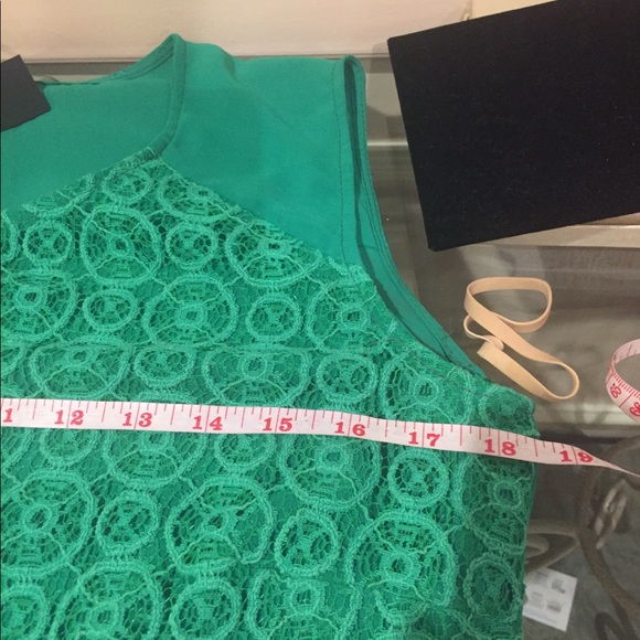 🛍2 for $30 NWOT Green sleeveless lace front top - Picture 4 of 6